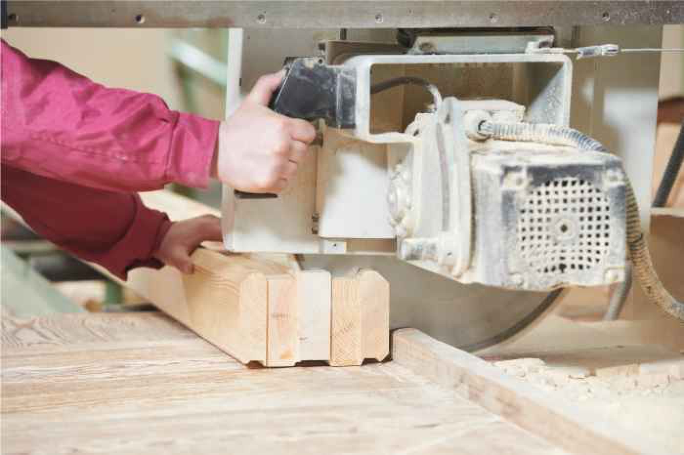 Crate Pro assists you in cutting, assembly and packing Cut-off saw being pulled through multiple 2x4 lumber